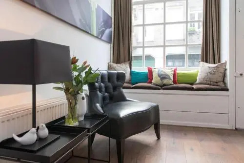 L'Home Apartment