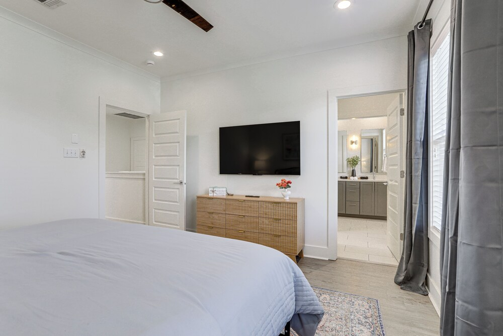 Modern 3BR Retreat - Near Bluebonnet & Hospitals