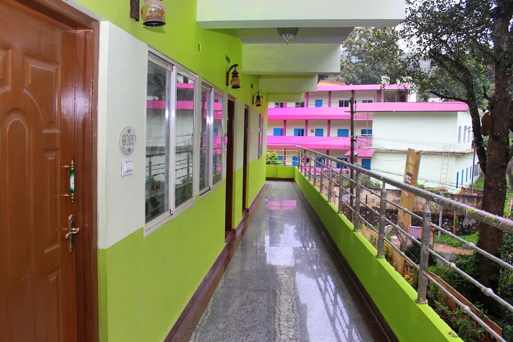 OYO 16541 Majestic Residency