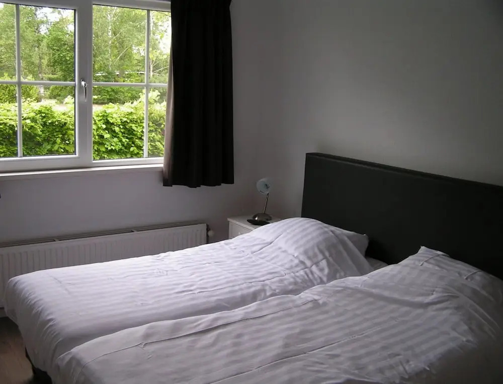 Spacious Holiday Park Villa for 10