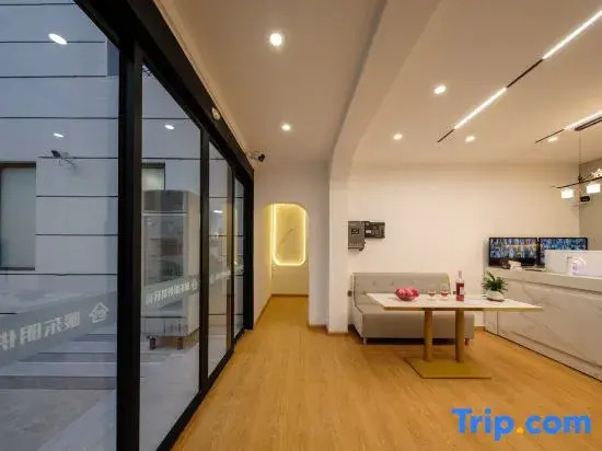 Warm Dawn · O2 Film & TV Hotel (Dukezong Ancient Town, Shangri-La)