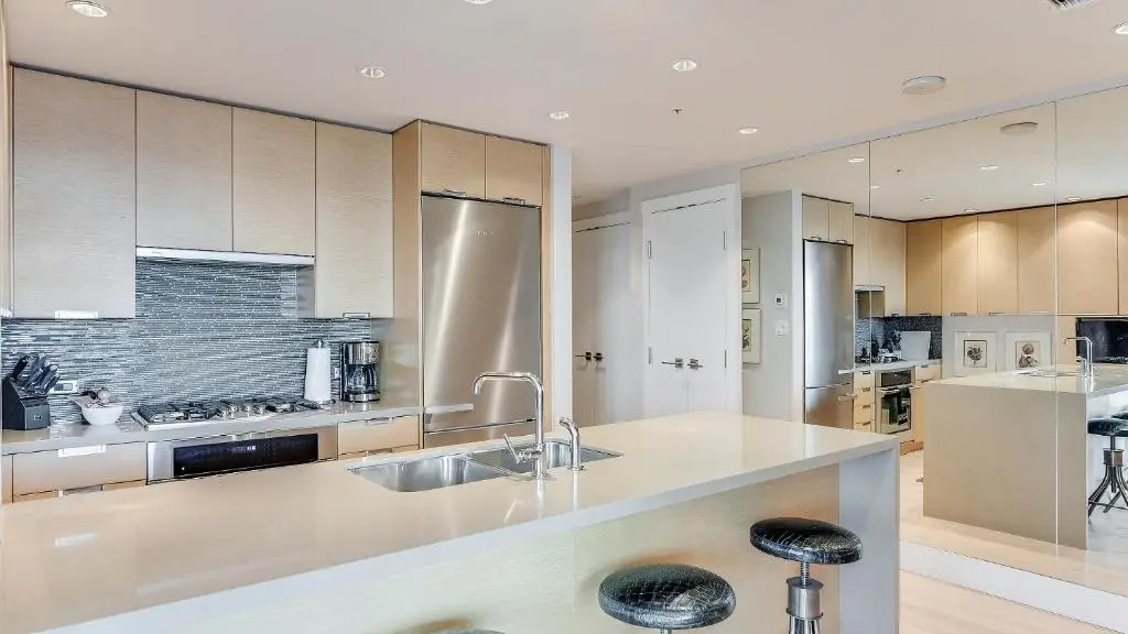 *Prestigious Promontory 2 bedroom w/Ocean Views