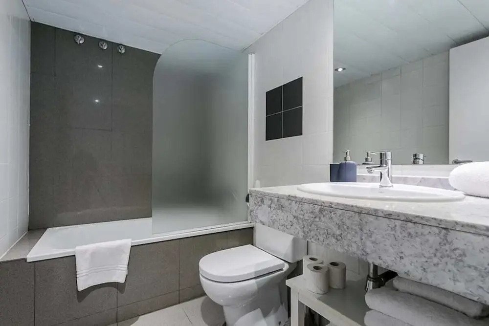 Stylish 2bed/2bath With Swimming Pool