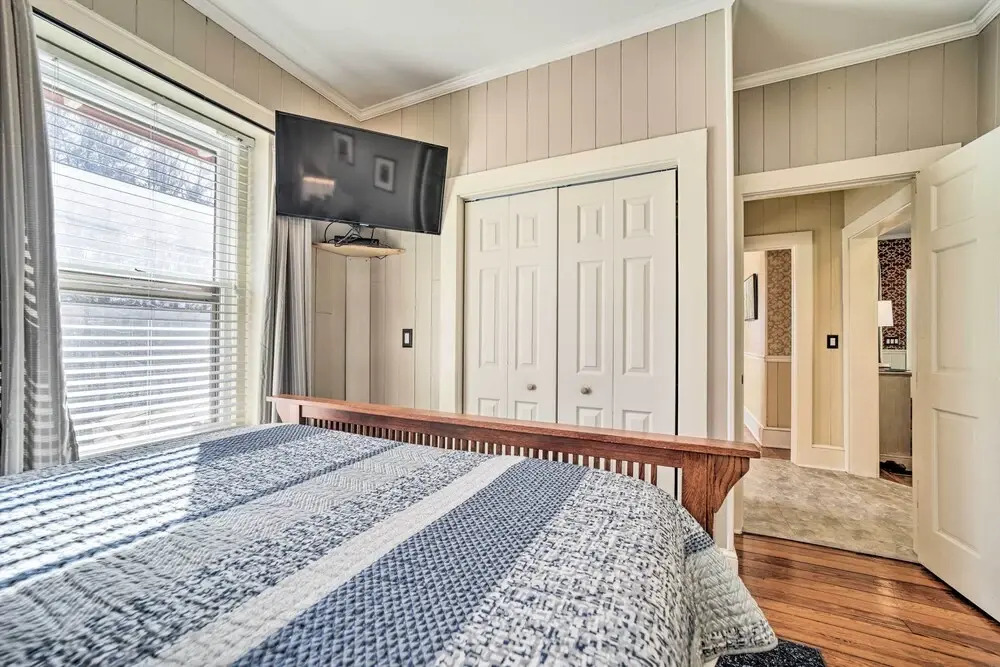 Quaint Home with Porch in Downtown Waynesville!