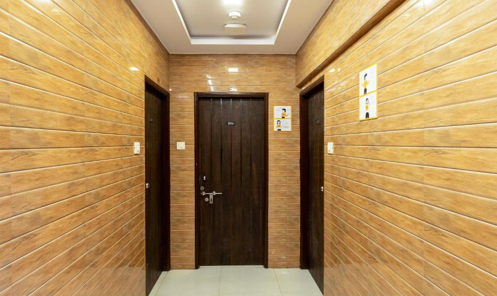 Itsy Hotels Bindra Elite