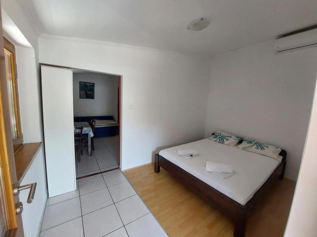Apartments Pocrnić - 50 m from the beach