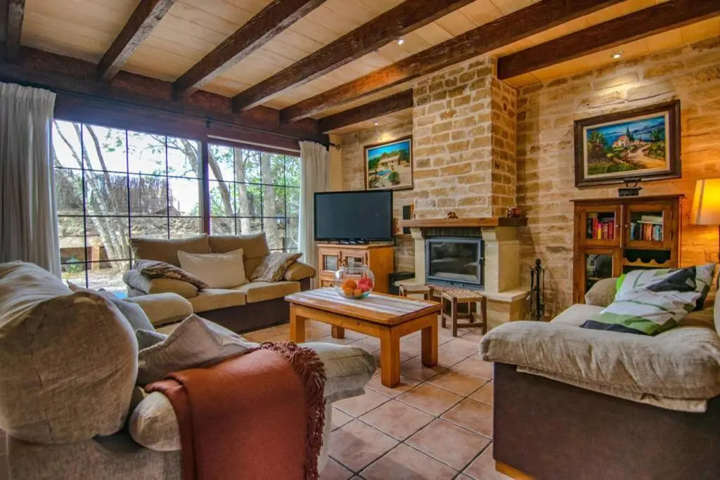 Casa con piscina a 1 km del mar y del pueblo