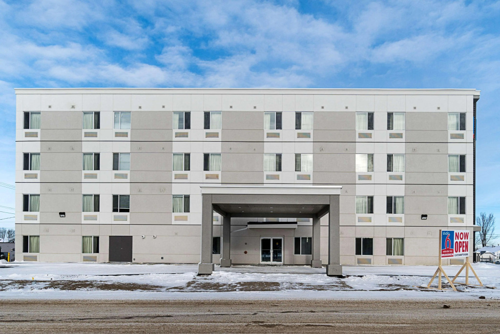 Studio 6-Bruderheim, AB