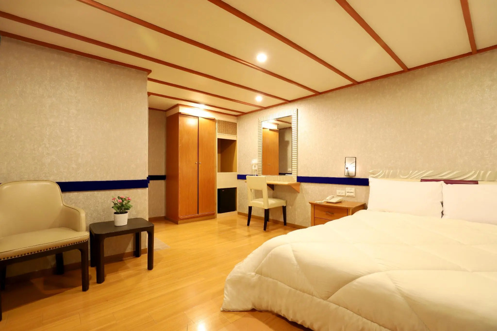 Gorgeous Hot Spring Resort