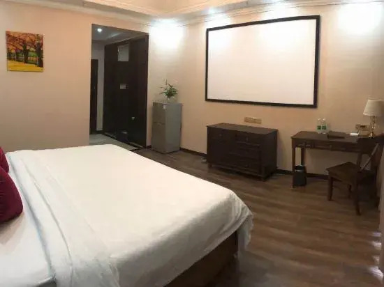 Chunshen Hotel(Tan Xinpei Metro Station, Jiangxia District Government, Wuhan)
