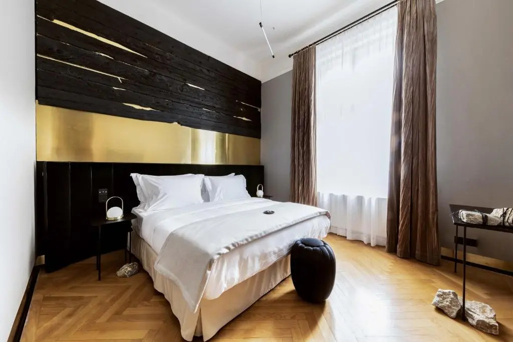 Zola Hotel - Palais de Bohème