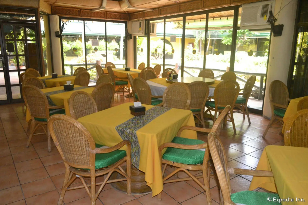 Family Country Hotel & Convention Center