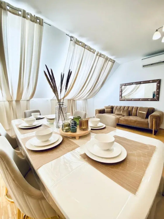 Comfy 3BR Apt With Living Room Balcony