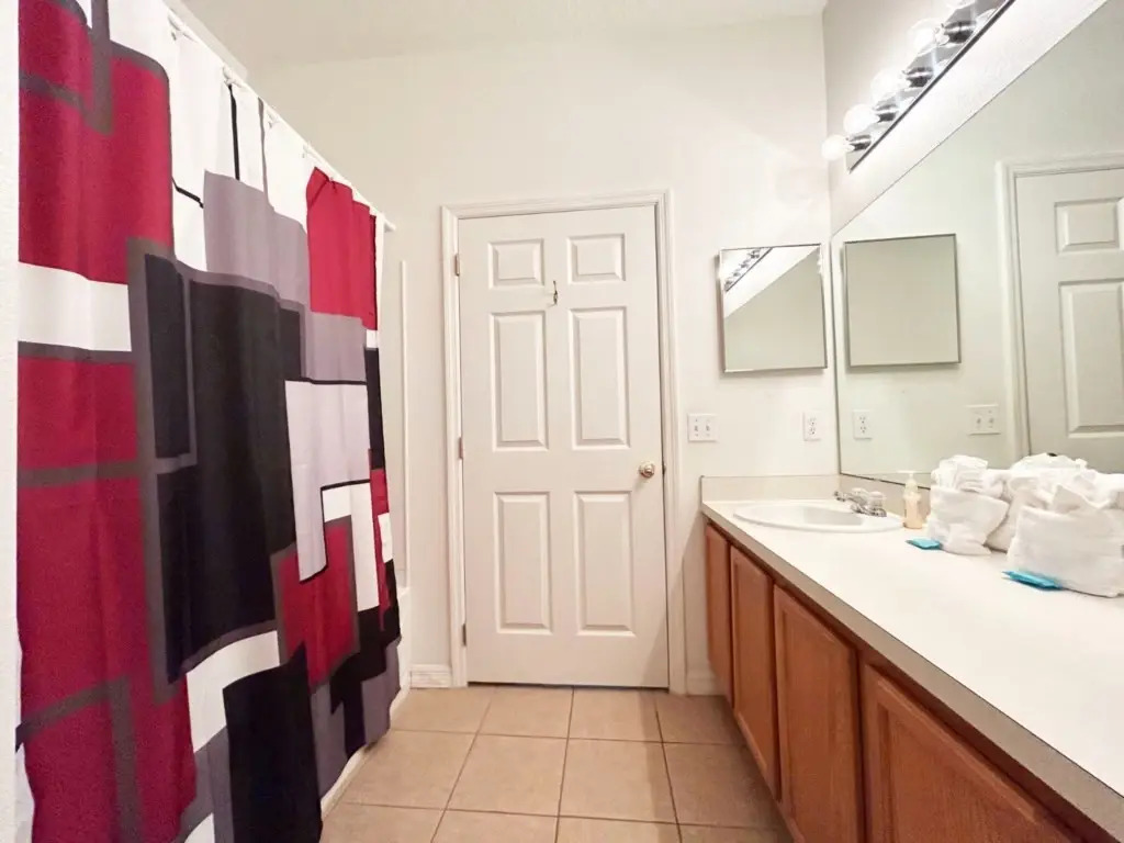 1132 Two En Suites, Davenport, US