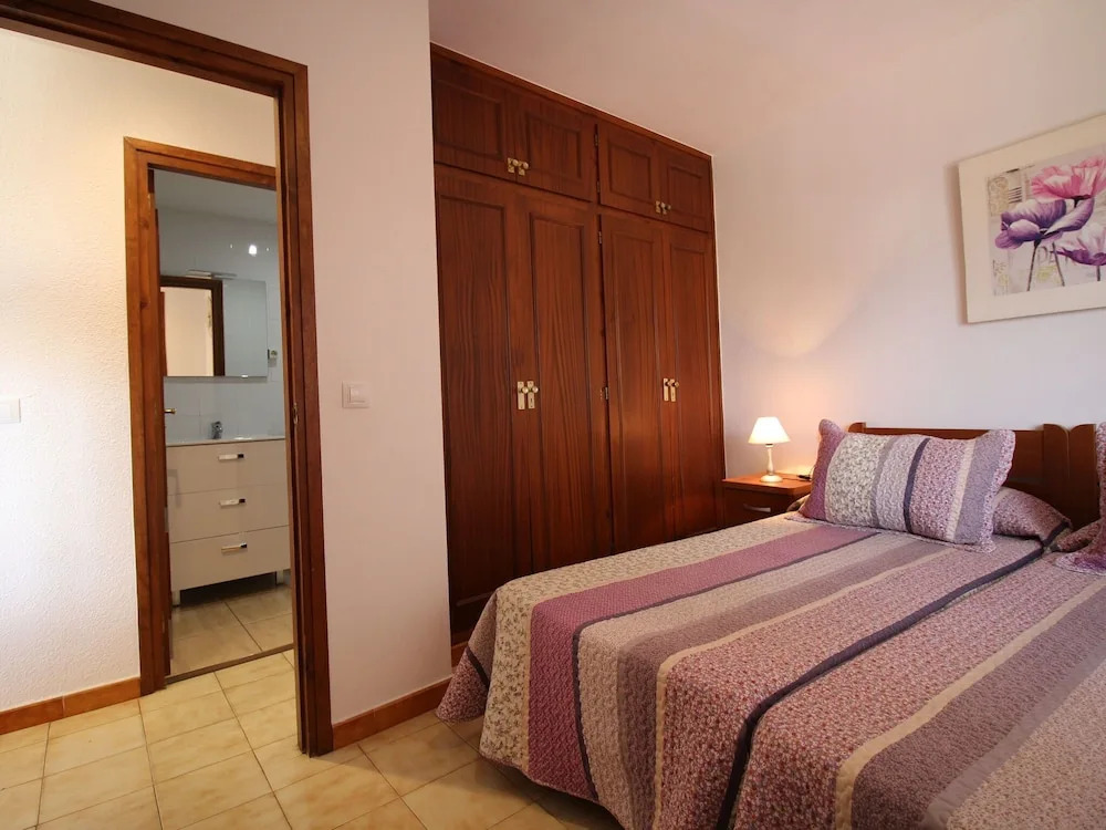 Cozy apartment on the sandy Nova beach in Roses, Spain