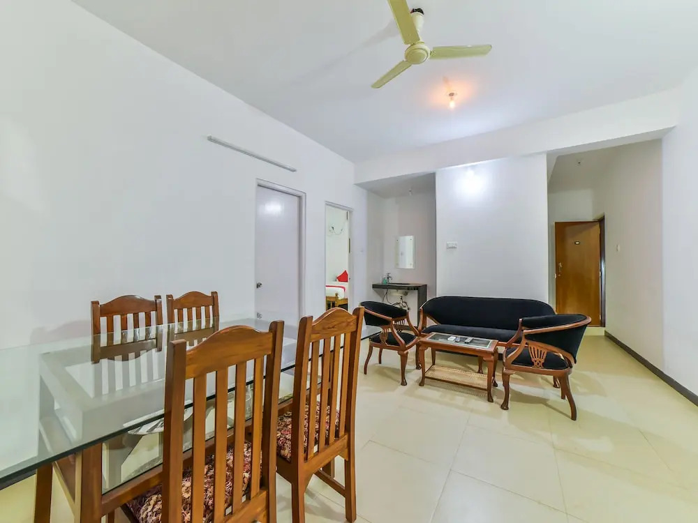OYO 28305 Sunset Holiday Homes