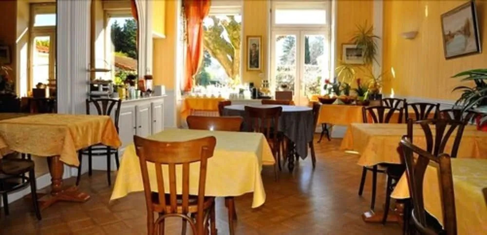 HOTEL DES DAUPHINS