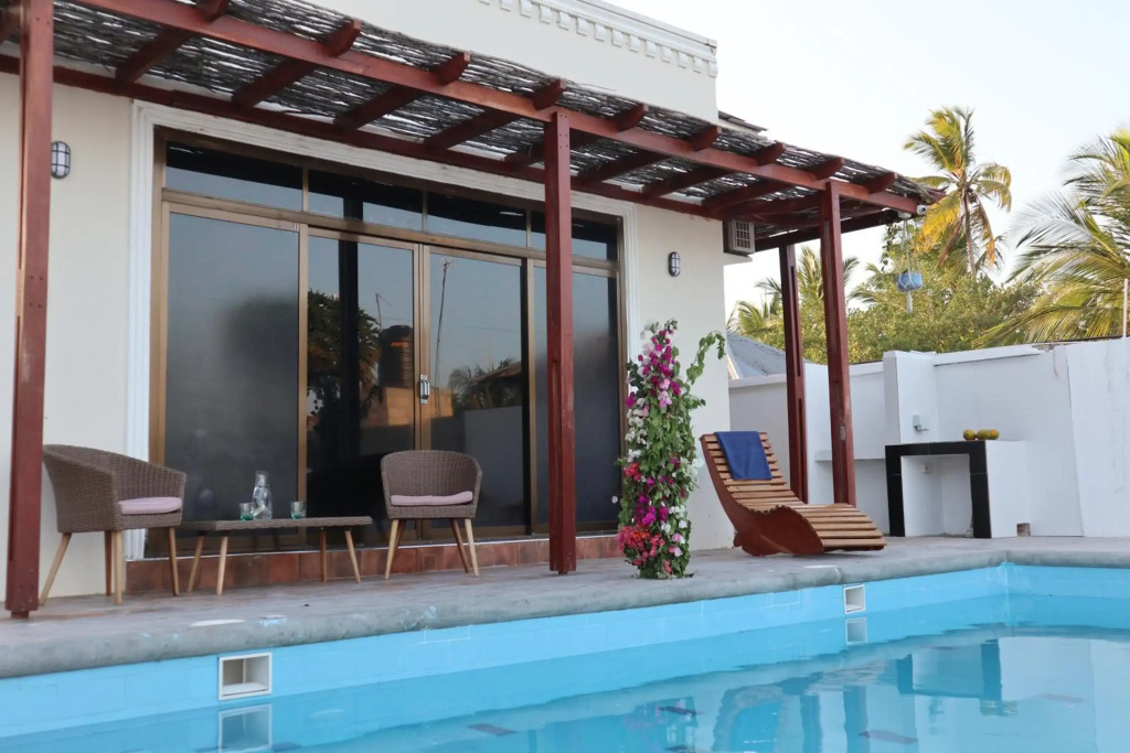 JAMBO JAMBIANI BEACH VILLA, Beautiful Villa at 2 minutes from the Beach