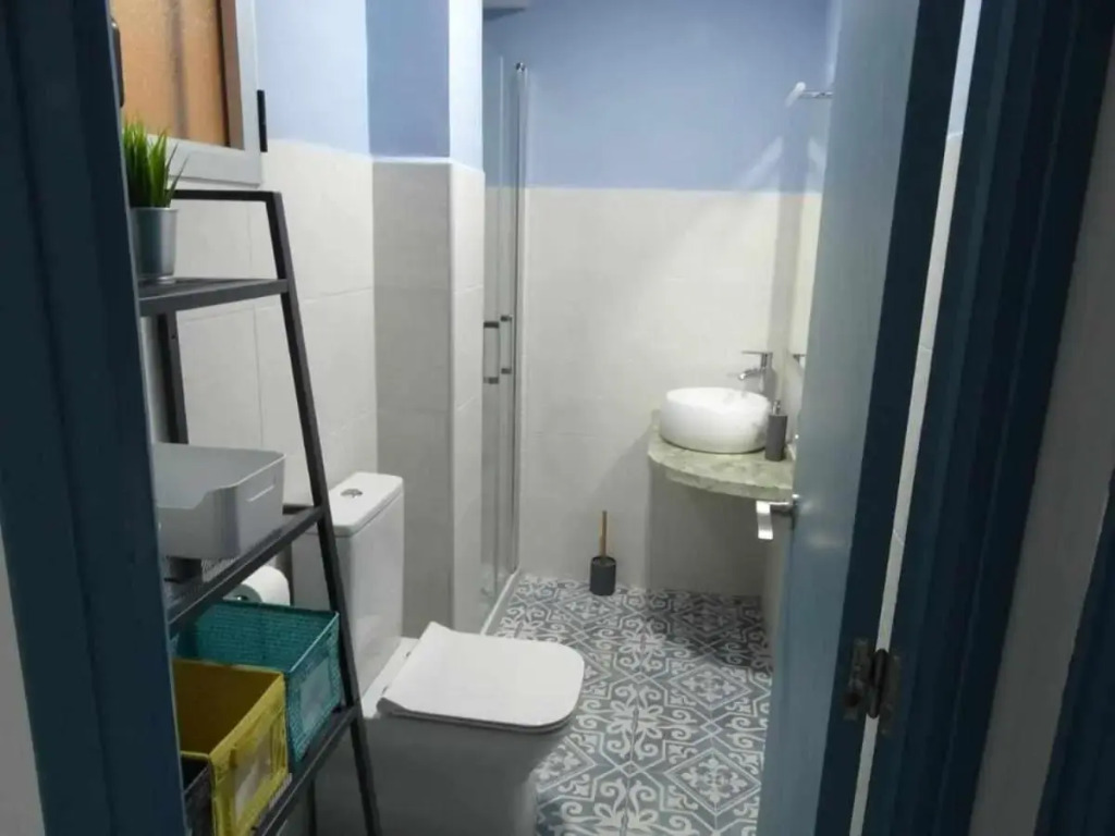 APARTAMENTOS EL SOL-Apartamento reformado a 20 metros del mar.