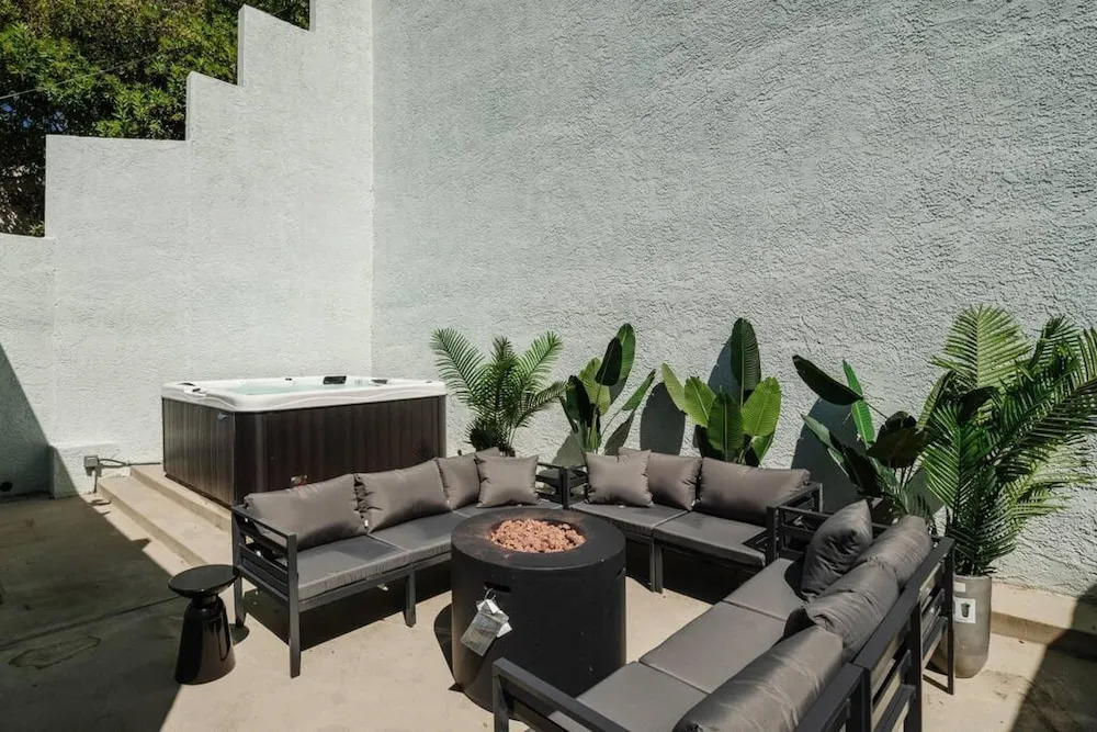 Hollywood Hills Sunset Strip Home w Hottub