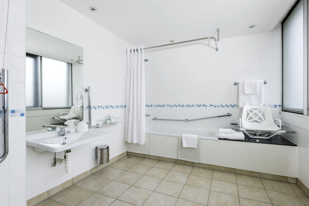 Holiday Inn Express Glasgow Airport by IHG