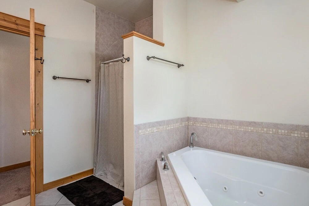 Jackstraw Mountain 32 2 Bedroom Condo by RedAwning