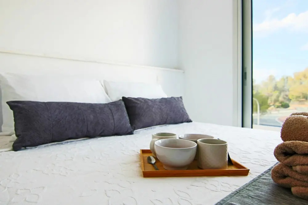 Phaedrus Living: Seaside Executive Flat Harbour 201