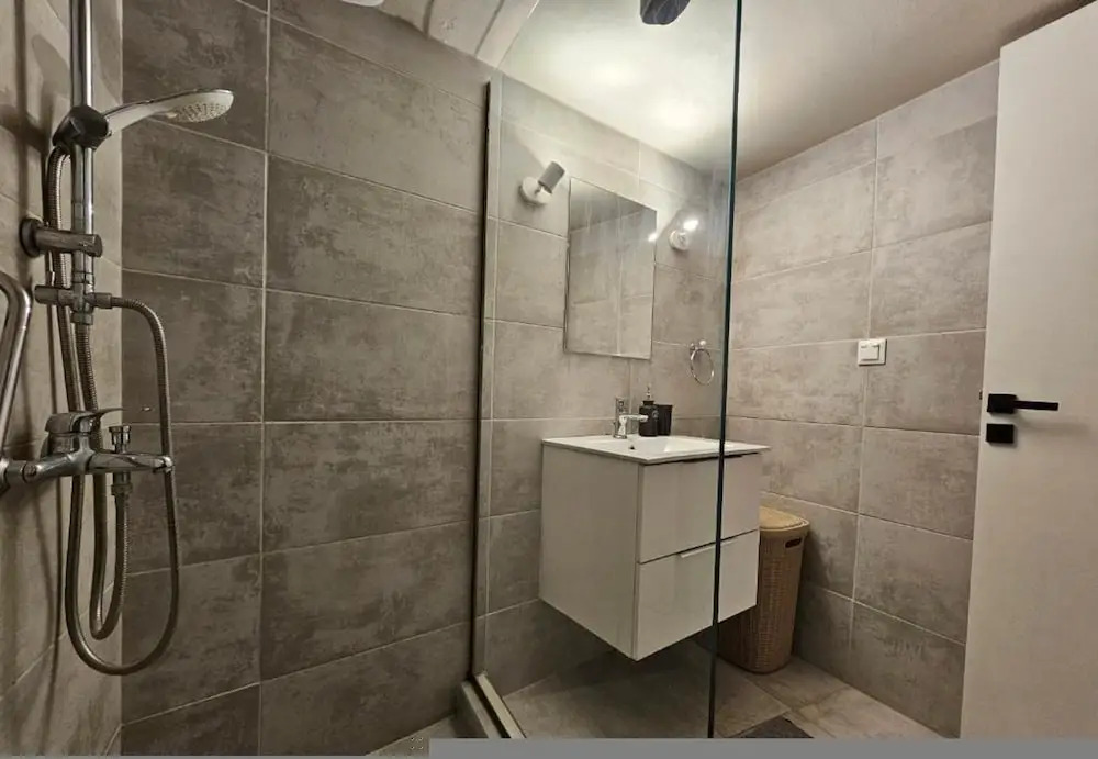 J G Luxury Apartment - Athens Town