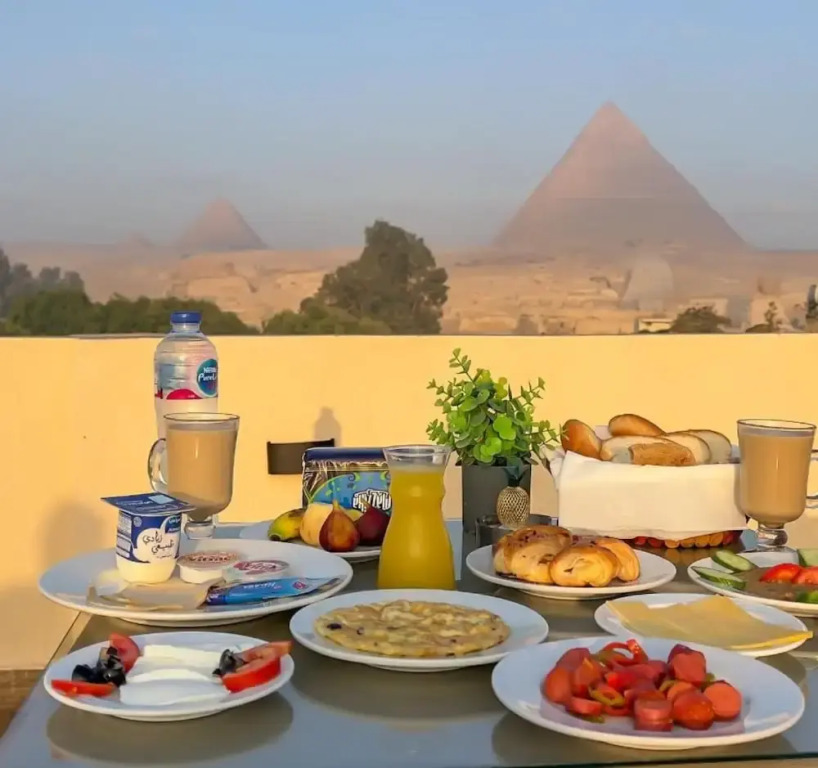 Moses Pyramids Inn