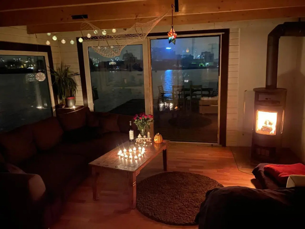 Hausboot mit Hottub in Berlin