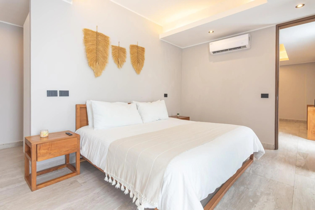 "TOH HOUSE " LUXURY APARTMENTS Near 5tv Av