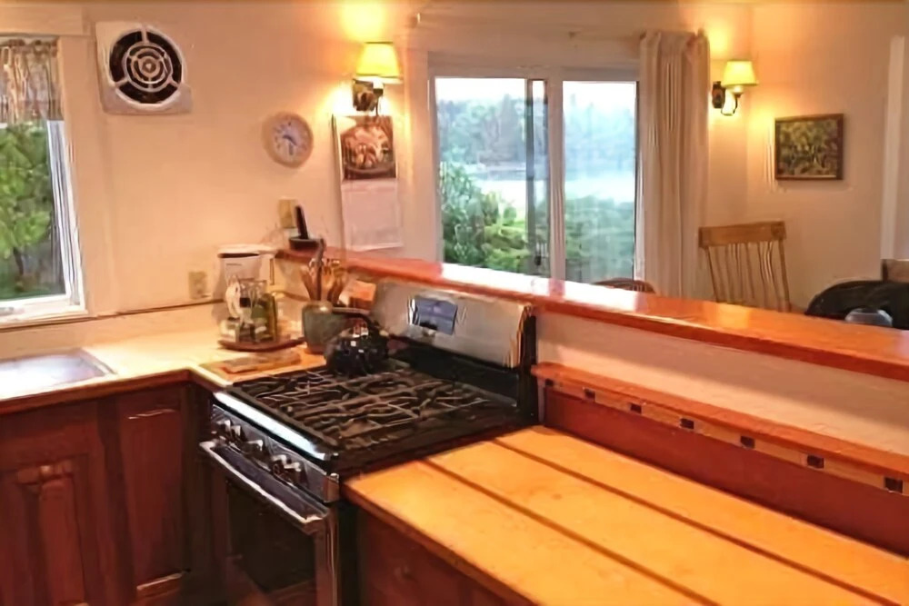 Artists Retreat - Four Bedroom Home
