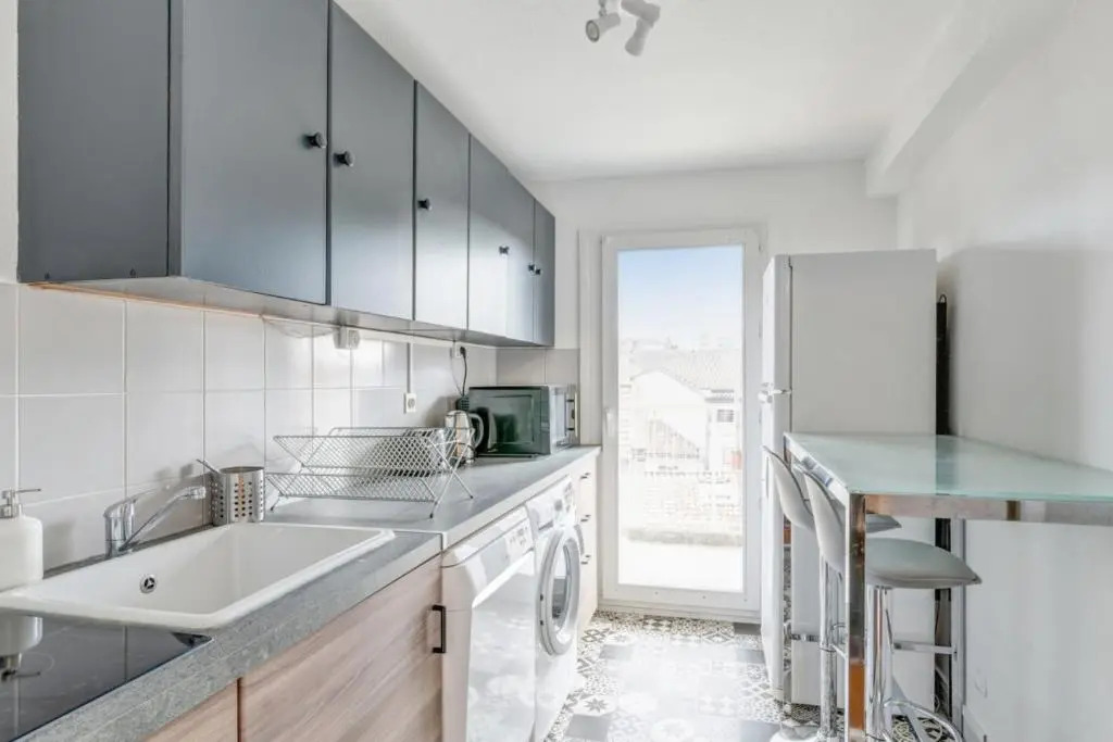2br in Toulouse colors with balcony close to the train station Welkeys