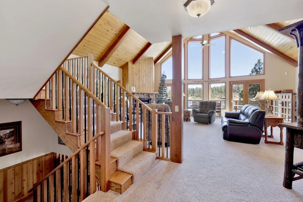 2098-cove Lakefront Chalet 4 Bedroom Home by RedAwning