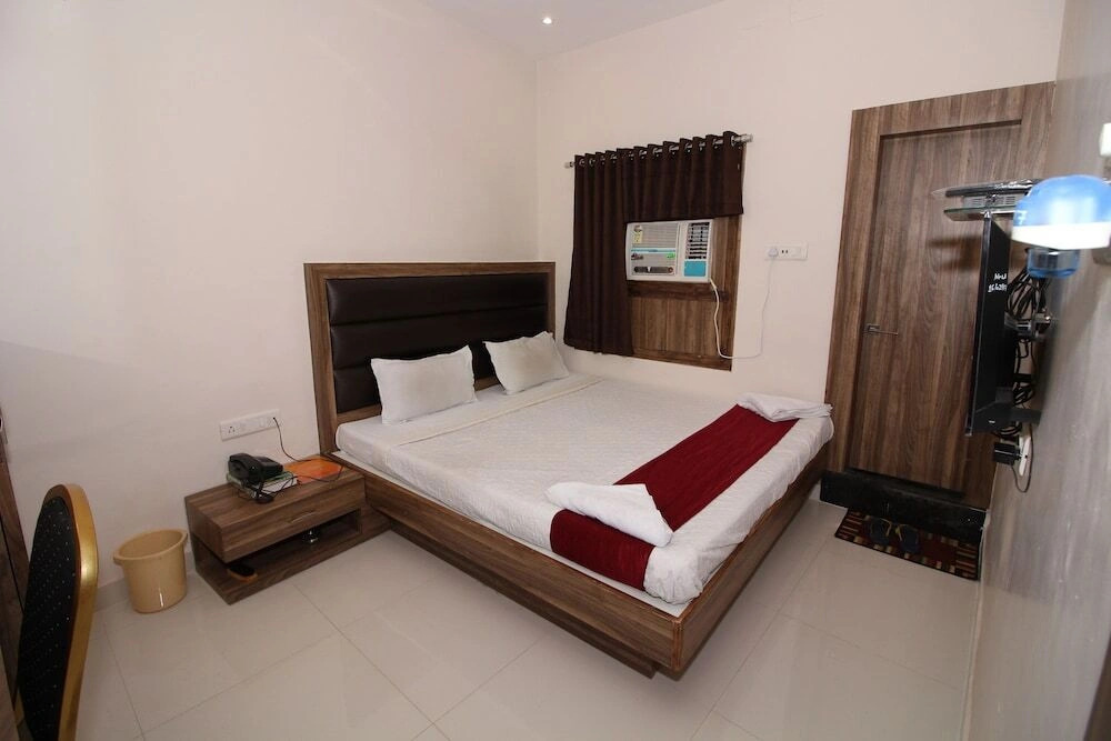OYO 2811 Hotel Meera