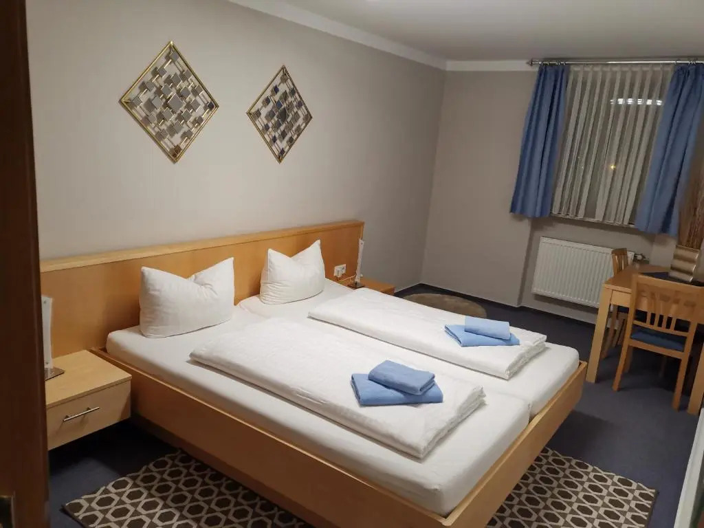 Aris Rooms