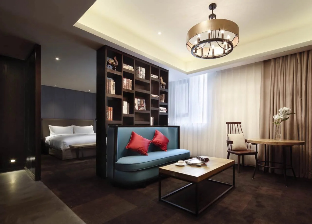 Ease House Hotel