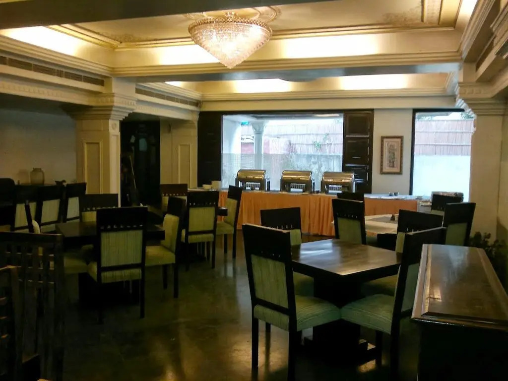 Hotel Empire Regency