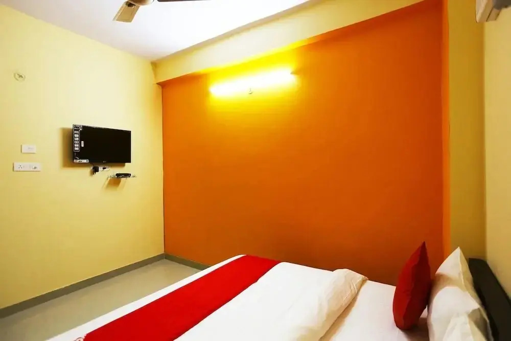 Shri Ram Guest House by OYO Rooms