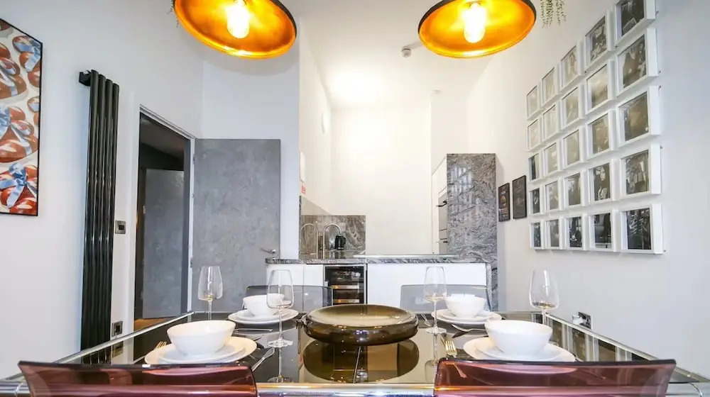 1-bed Loft Apartment - Free Parking, Central