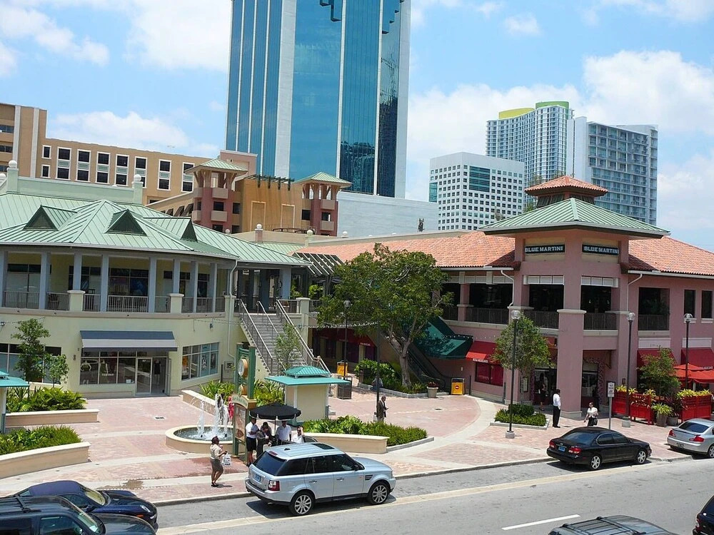 NEW- Fast Wifi - Work Desk - Top Floor - 2BR/2BA Miami! (CD2)