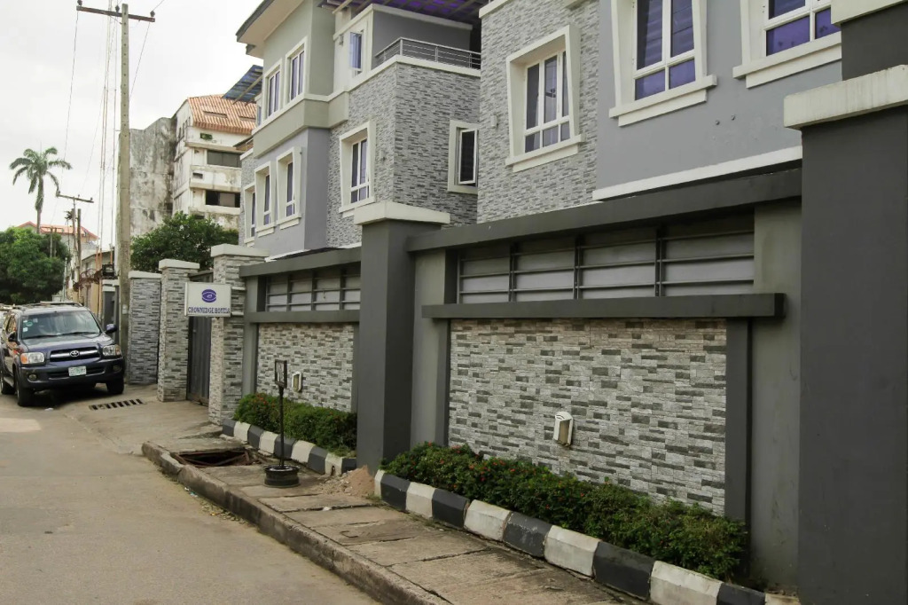 Crownedge Hotels