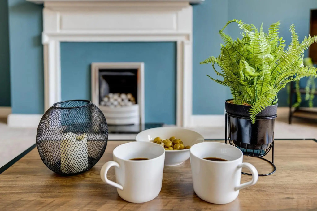 Luxury 2 Bed Garden Apartment With Parking