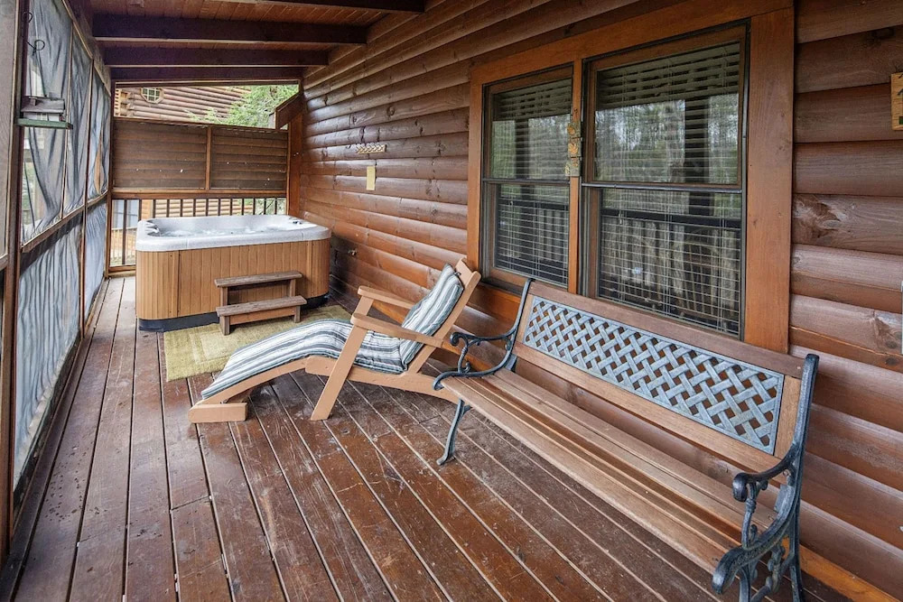 Youngs Hideaway by Eagles Ridge Resort