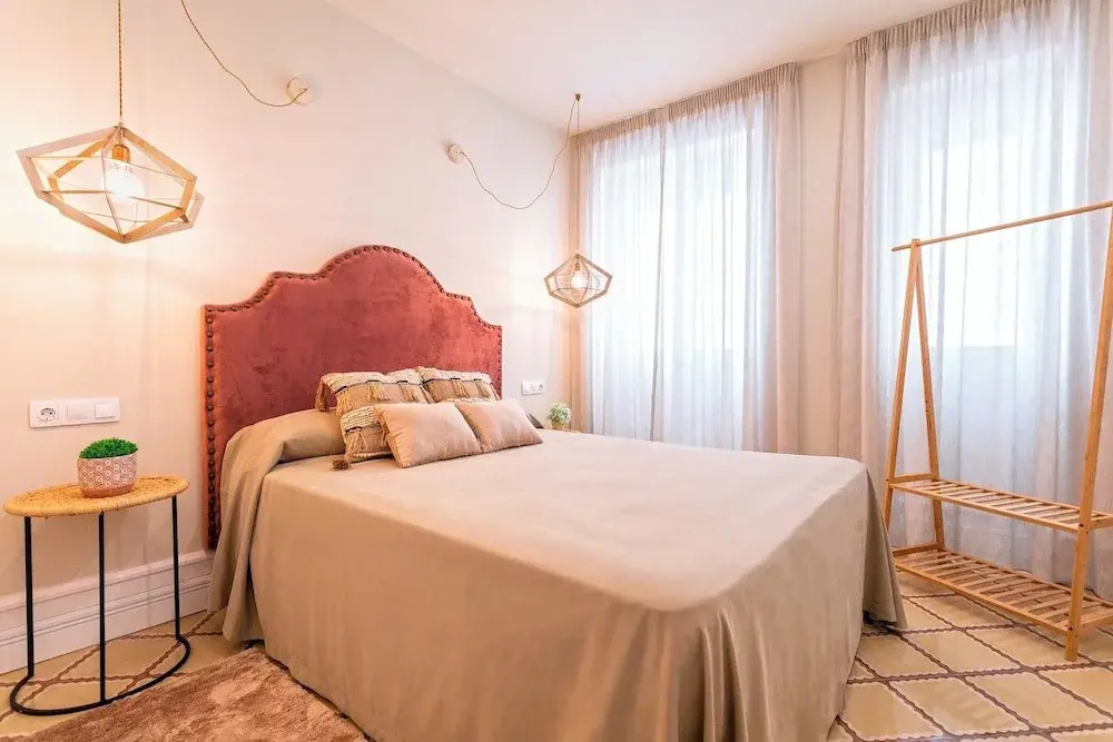 Wonderful 5-bedroom Apart in Granada. Recogidas II