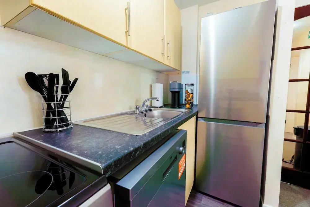 Lovely & Bright 2-Bed Apartment