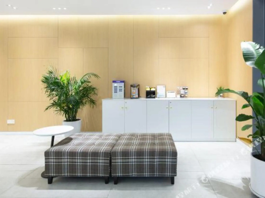 Mango Hotel (Nanjing Hexi Wanda Mochouhu Subway Station)