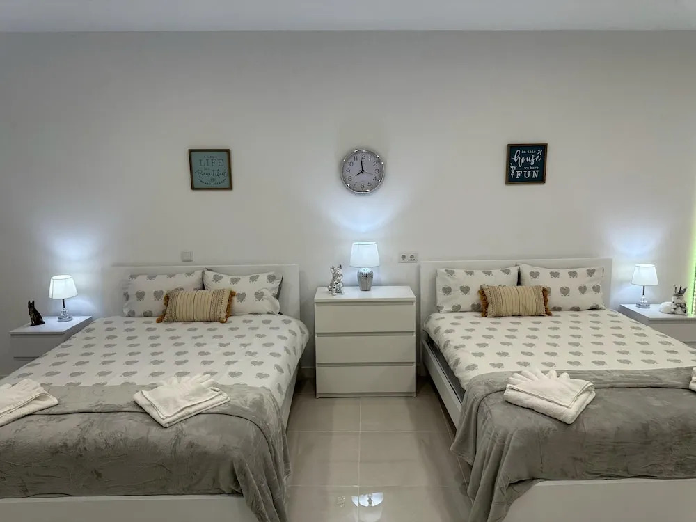 Luxurious Spacious Studio Retreat Close to Funchal