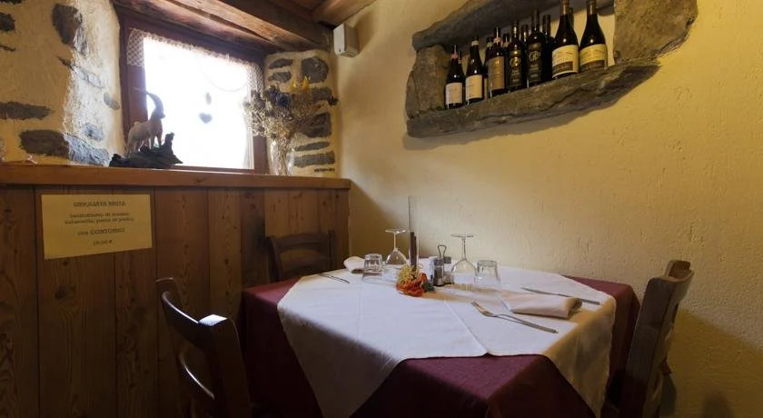 L Aroula Rooms & Restaurant