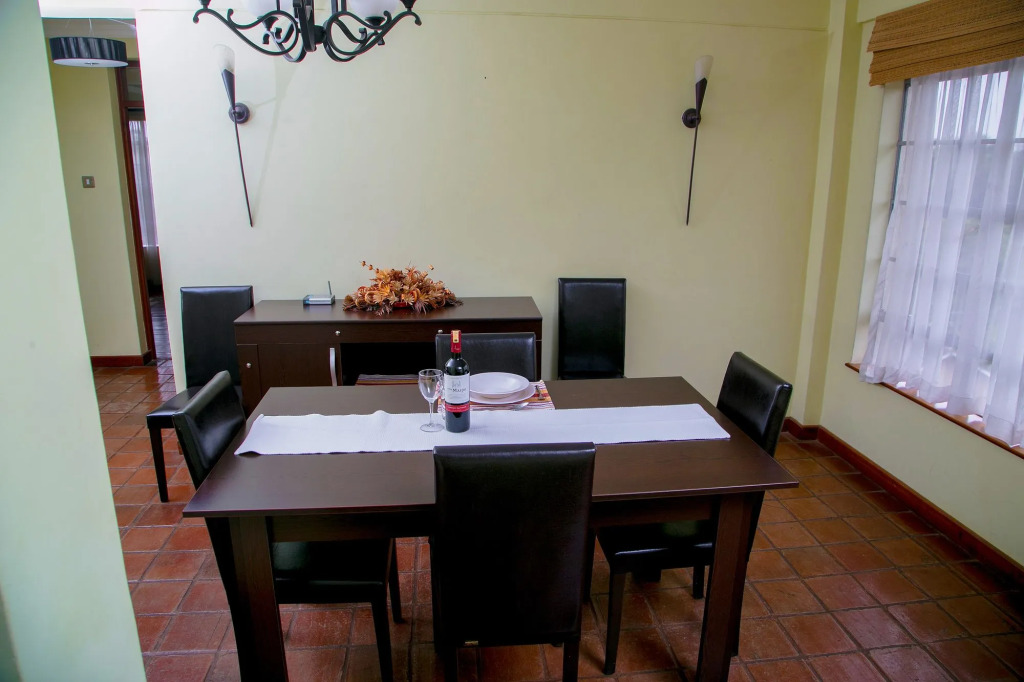 Batians Apartment Hotel